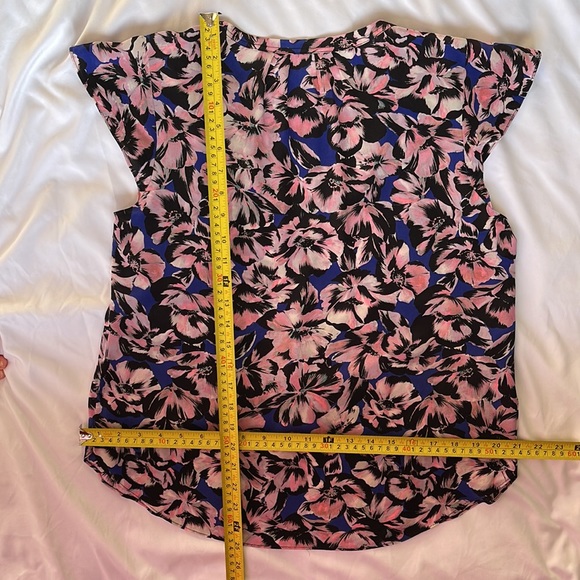 JCrew Flutter Sleeve Hibiscus 100% Silk Top Sz Approx 8 See Measurements ADD ON - Picture 14 of 16